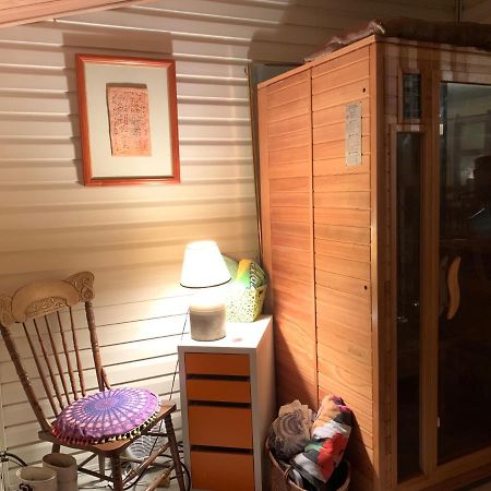 Havre Chez Guylaine Apartment Laval Bagian luar foto