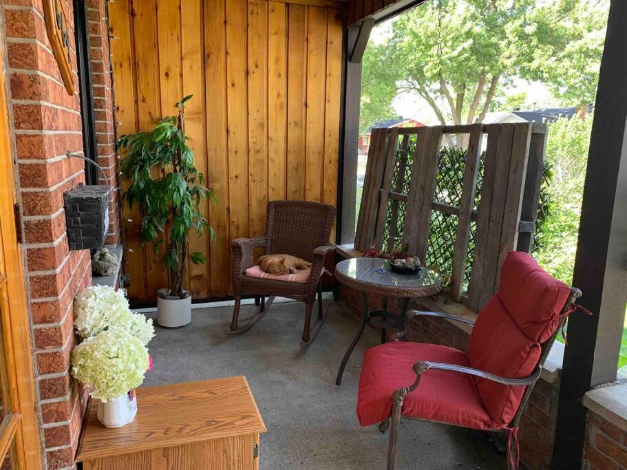 Havre Chez Guylaine Apartment Laval Bagian luar foto