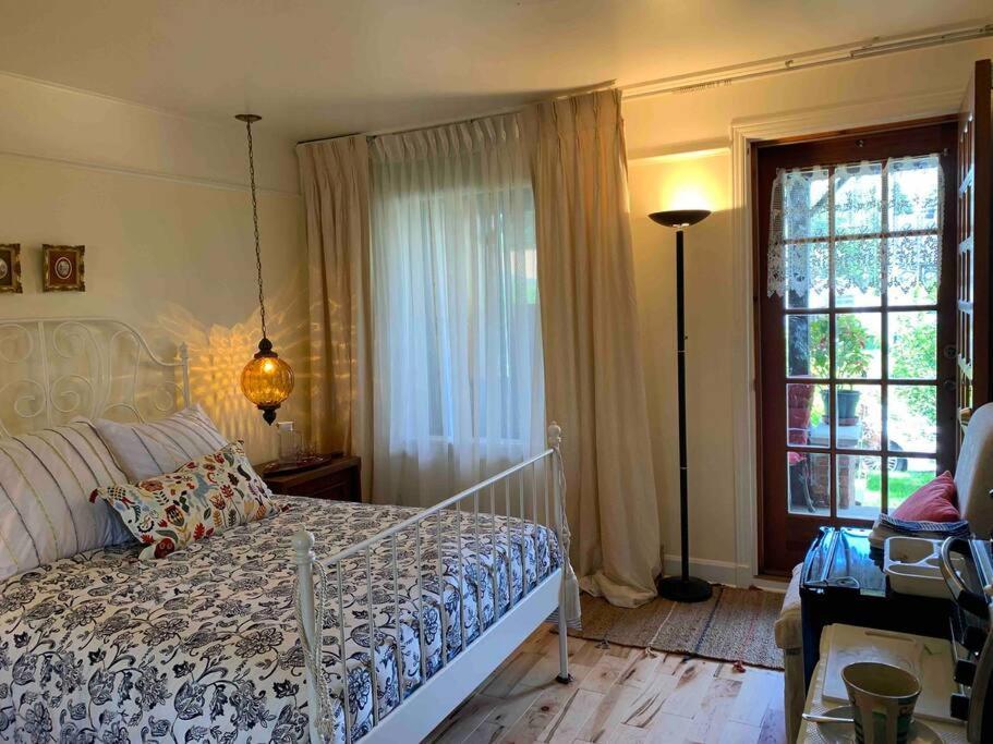 Havre Chez Guylaine Apartment Laval Bagian luar foto