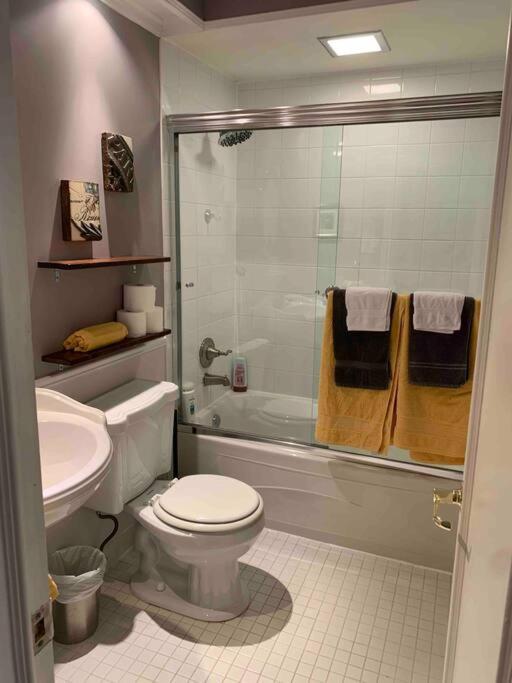 Havre Chez Guylaine Apartment Laval Bagian luar foto