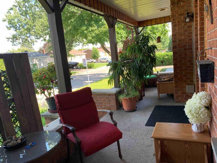 Havre Chez Guylaine Apartment Laval Bagian luar foto