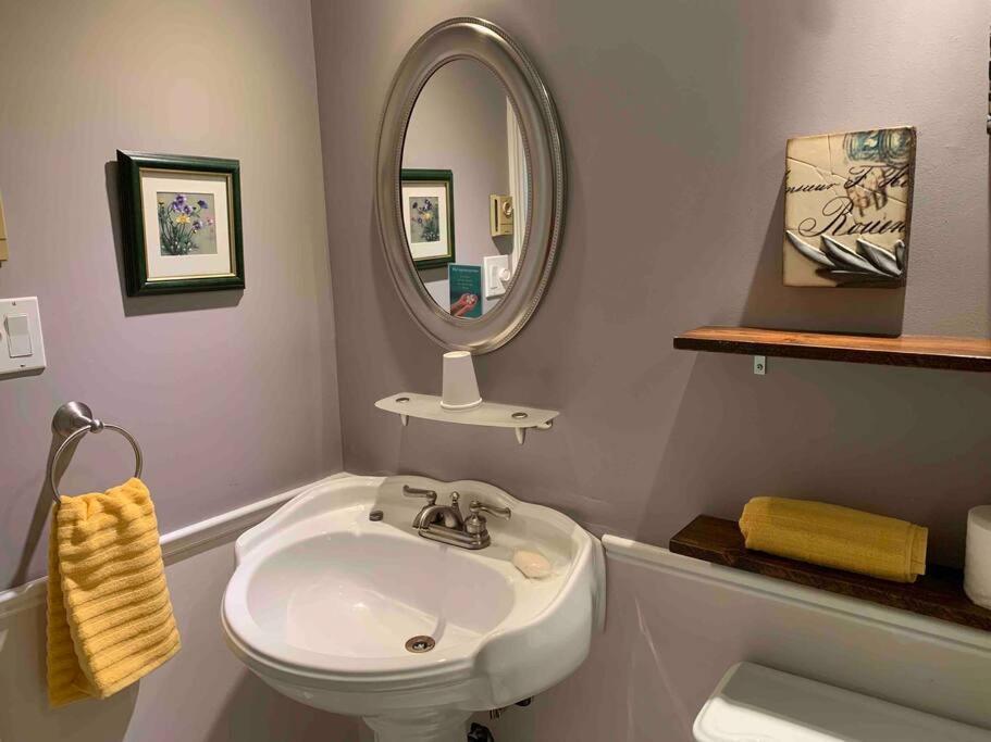 Havre Chez Guylaine Apartment Laval Bagian luar foto